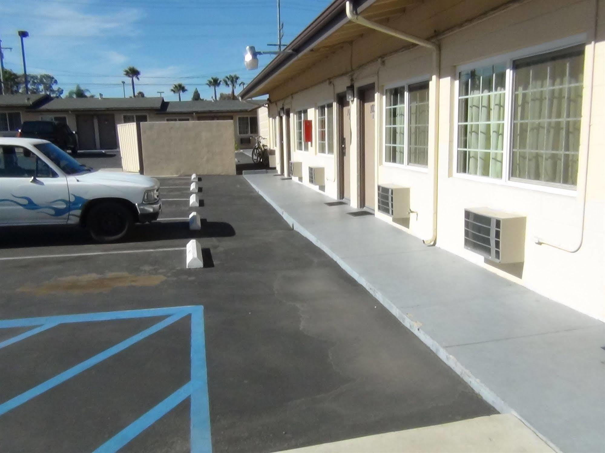 كورونا، ريفيرسيدي، كاليفورنيا Desert Inn Motel المظهر الخارجي الصورة